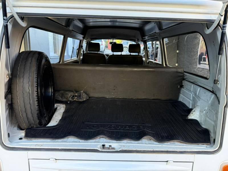 VOLKSWAGEN - KOMBI - 2006/2007 - Branca - R$ 40.000,00