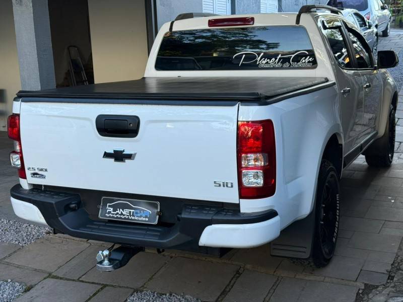 CHEVROLET - S10 - 2016/2017 - Branca - R$ 110.000,00
