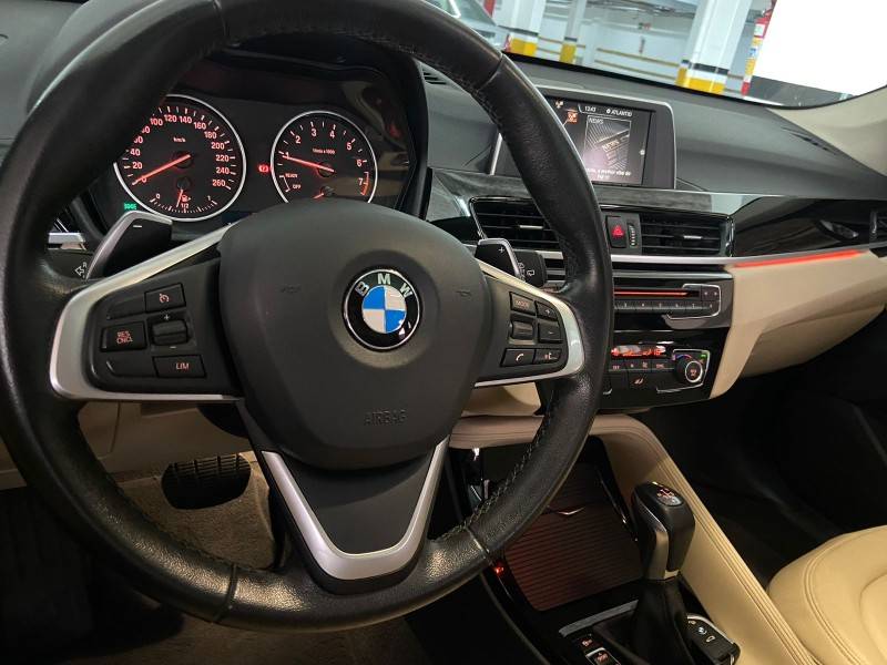 BMW - X1 - 2017/2018 - Branca - R$ 137.000,00