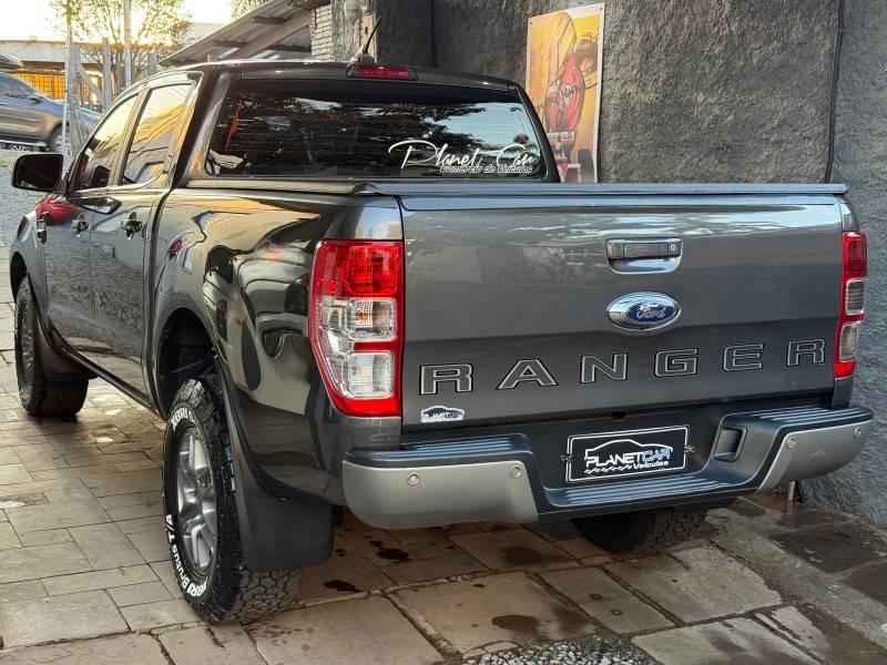 FORD - RANGER - 2021/2022 - Cinza - R$ 162.000,00