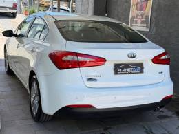 KIA MOTORS - CERATO - 2013/2014 - Branca - R$ 68.000,00