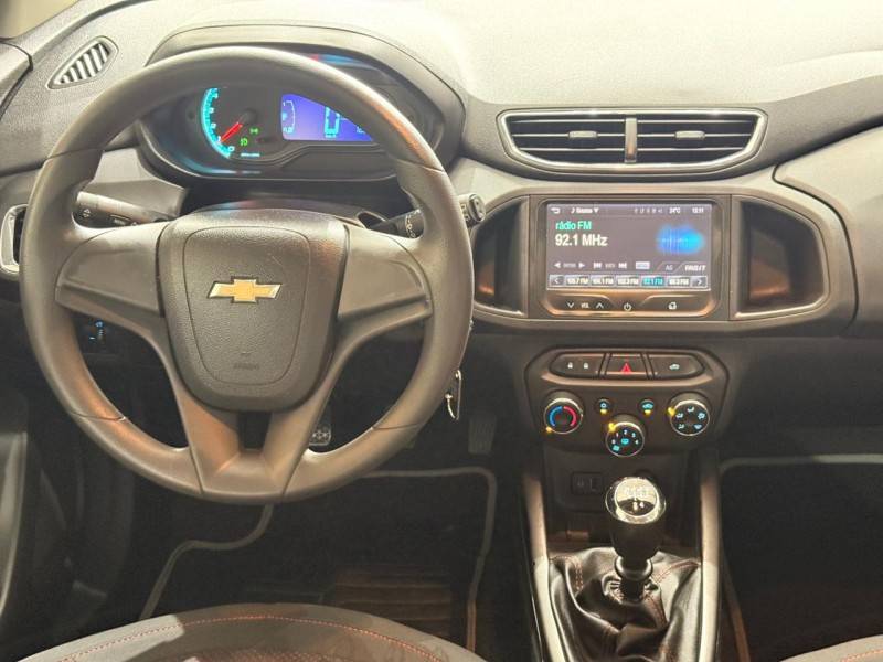 CHEVROLET - ONIX - 2015/2015 - Prata - R$ 52.900,00