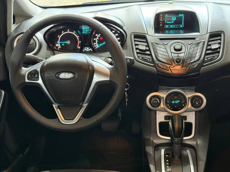 FORD - FIESTA - 2015/2016 - Branca - R$ 49.900,00