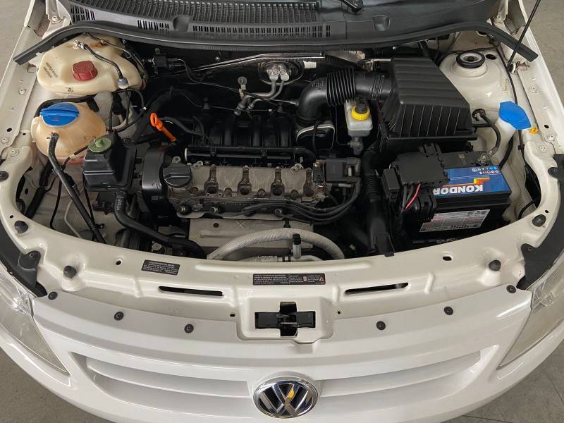 VOLKSWAGEN - SAVEIRO - 2012/2013 - Branca - R$ 43.500,00