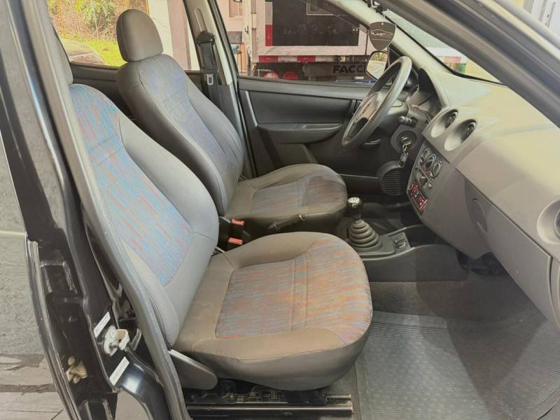 CHEVROLET - CELTA - 2009/2010 - Preta - R$ 28.900,00