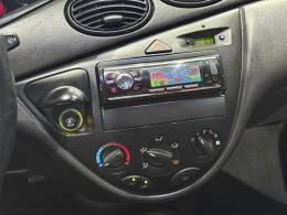 FORD - FOCUS - 2003/2004 - Branca - R$ 24.000,00