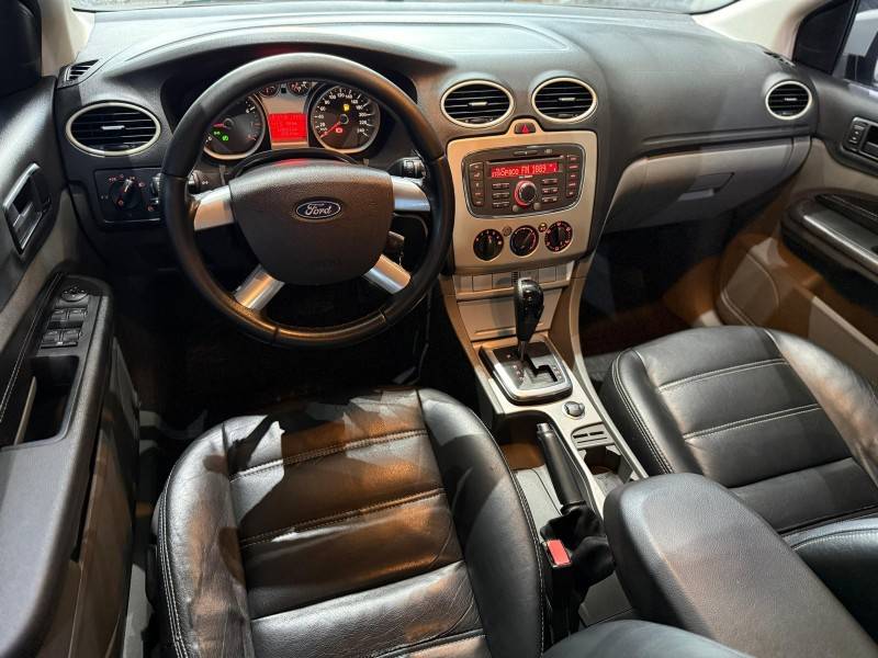 FORD - FOCUS - 2010/2011 - Prata - R$ 39.900,00