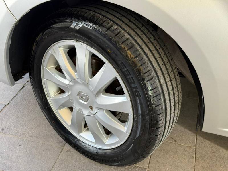 RENAULT - SANDERO - 2013/2014 - Prata - R$ 36.500,00