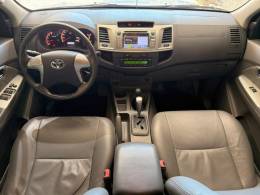 TOYOTA - HILUX - 2013/2013 - Prata - R$ 132.900,00