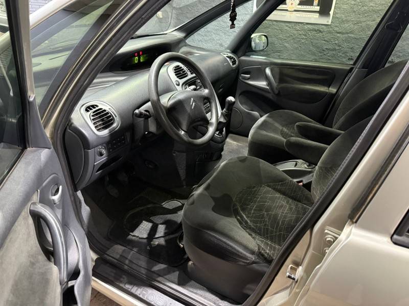 CITROËN - XSARA PICASSO - 2007/2008 - Prata - R$ 15.000,00