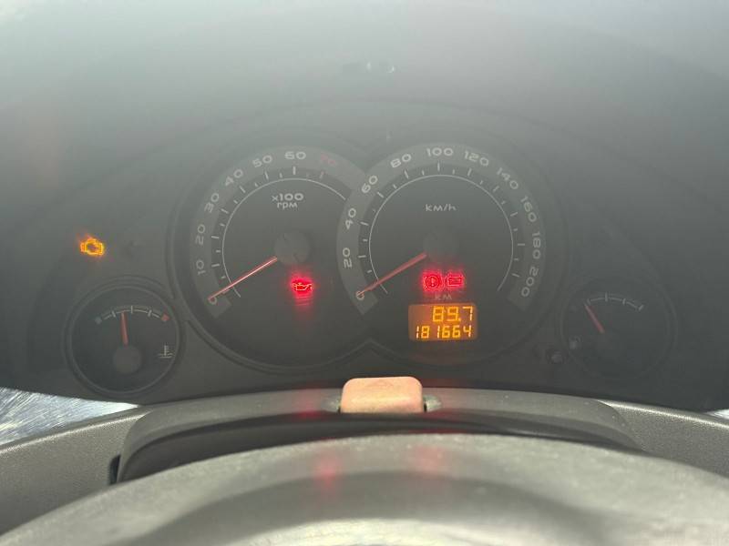 CHEVROLET - CELTA - 2010/2011 - Vermelha - Sob Consulta