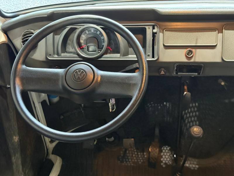 VOLKSWAGEN - KOMBI - 2006/2007 - Branca - R$ 40.000,00