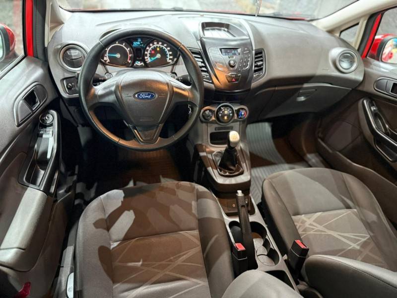 FORD - FIESTA - 2014/2015 - Vermelha - R$ 45.900,00