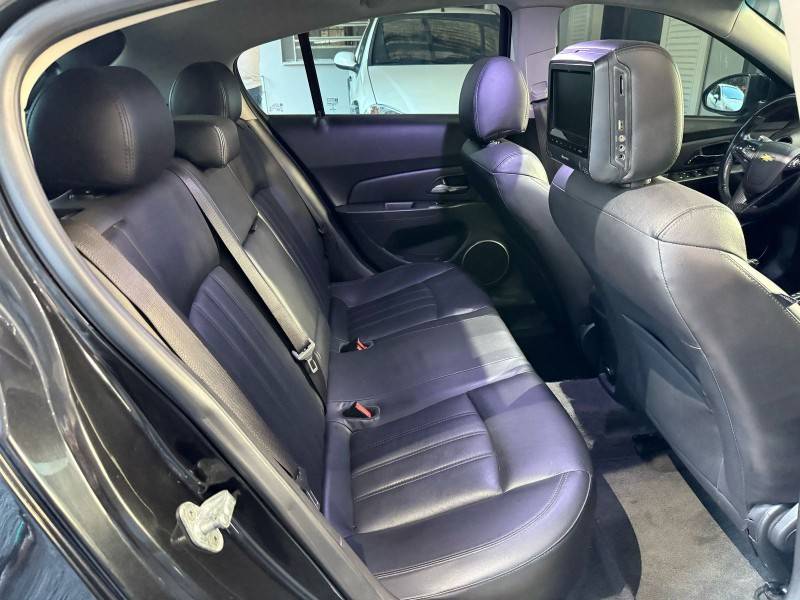 CHEVROLET - CRUZE - 2013/2014 - Preta - R$ 72.000,00