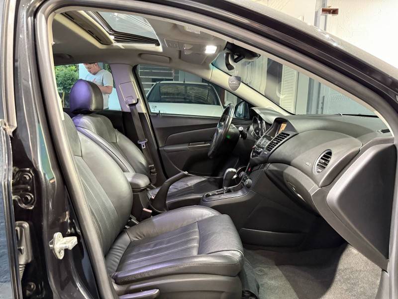 CHEVROLET - CRUZE - 2013/2014 - Preta - R$ 72.000,00