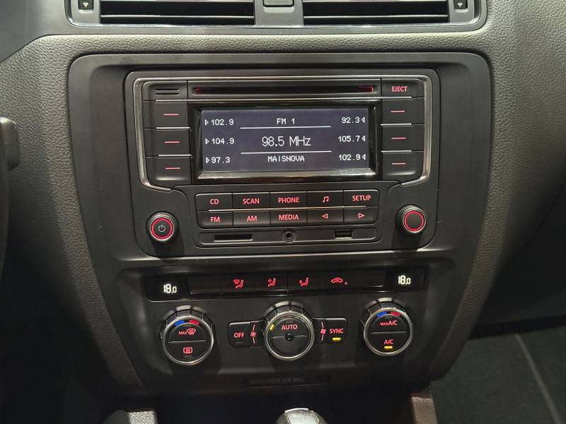 VOLKSWAGEN - JETTA - 2012/2013 - Branca - R$ 69.900,00