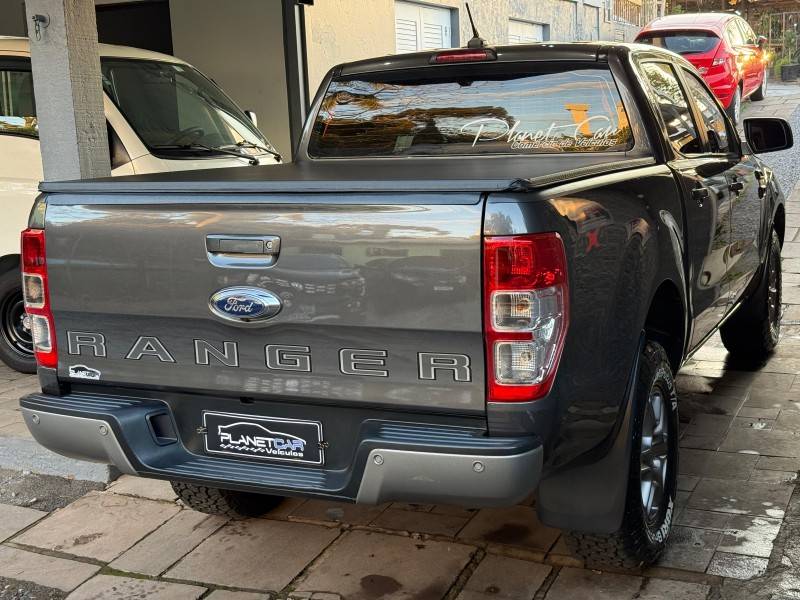 FORD - RANGER - 2021/2022 - Cinza - R$ 162.000,00
