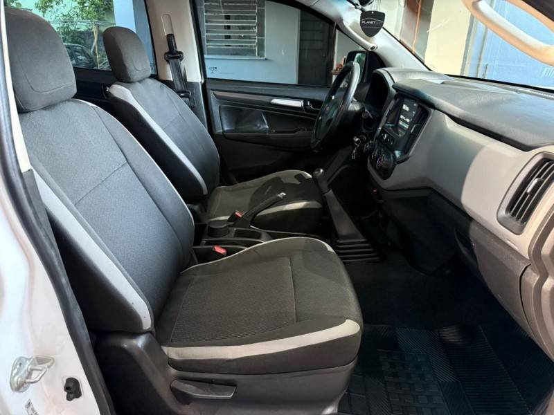 CHEVROLET - S10 - 2016/2017 - Branca - R$ 110.000,00
