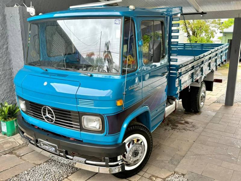 MERCEDES-BENZ - 608 - 1980/1980 - Azul - R$ 80.000,00