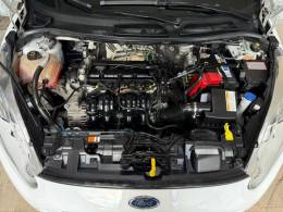 FORD - FIESTA - 2015/2016 - Branca - R$ 49.900,00