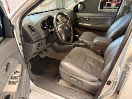 TOYOTA - HILUX - 2013/2013 - Prata - R$ 132.900,00