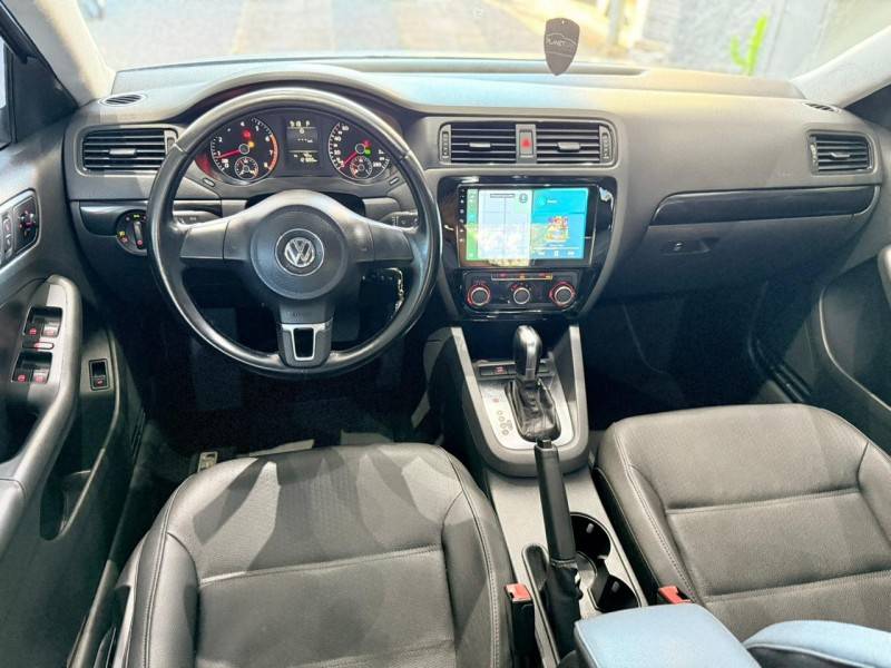 VOLKSWAGEN - JETTA - 2011/2012 - Prata - R$ 59.900,00