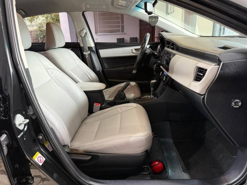 TOYOTA - COROLLA - 2014/2015 - Preta - R$ 85.900,00