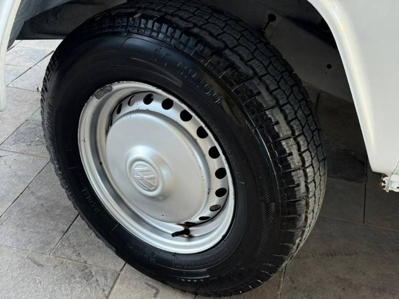 VOLKSWAGEN - KOMBI - 2006/2007 - Branca - R$ 40.000,00