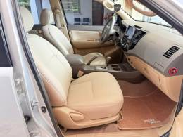 TOYOTA - HILUX SW4 - 2012/2012 - Prata - R$ 104.900,00