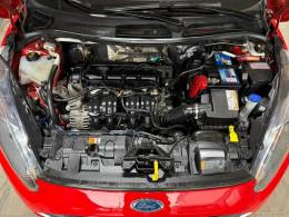 FORD - FIESTA - 2014/2015 - Vermelha - R$ 45.900,00