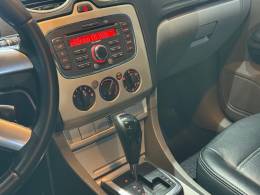 FORD - FOCUS - 2010/2011 - Prata - R$ 39.900,00