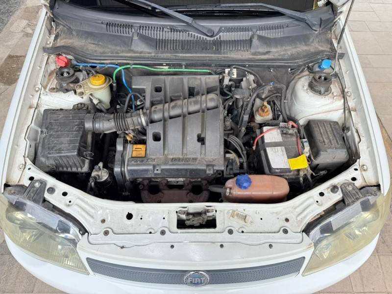 FIAT - PALIO - 2005/2006 - Branca - R$ 24.000,00