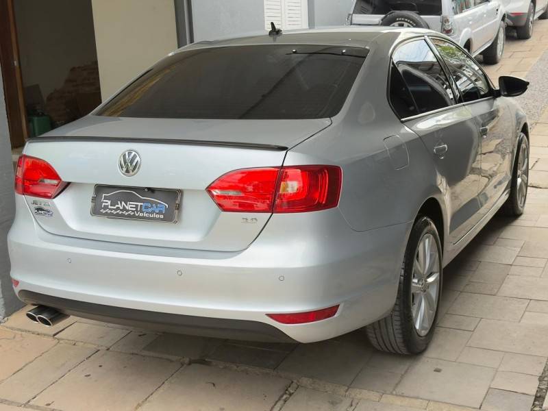 VOLKSWAGEN - JETTA - 2011/2012 - Prata - R$ 59.900,00