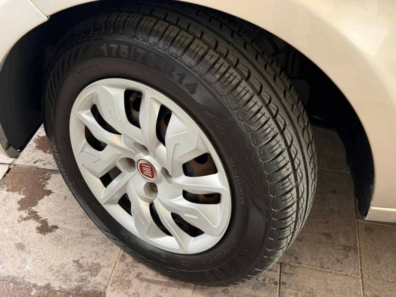 FIAT - IDEA - 2006/2007 - Bege - R$ 24.500,00