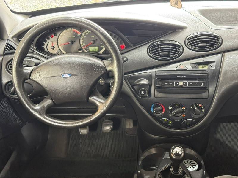 FORD - FOCUS - 2008/2009 - Preta - R$ 28.900,00