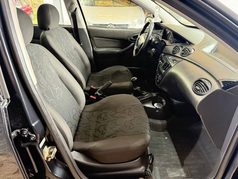 FORD - FOCUS - 2008/2009 - Preta - R$ 28.900,00