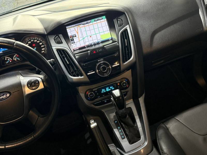 FORD - FOCUS - 2015/2015 - Prata - R$ 62.900,00