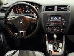 VOLKSWAGEN - JETTA - 2012/2013 - Branca - R$ 69.900,00