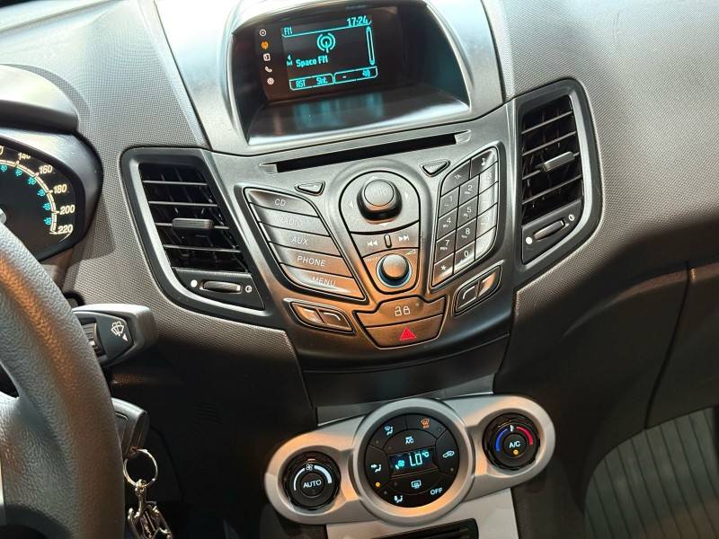 FORD - FIESTA - 2015/2015 - Prata - R$ 47.000,00