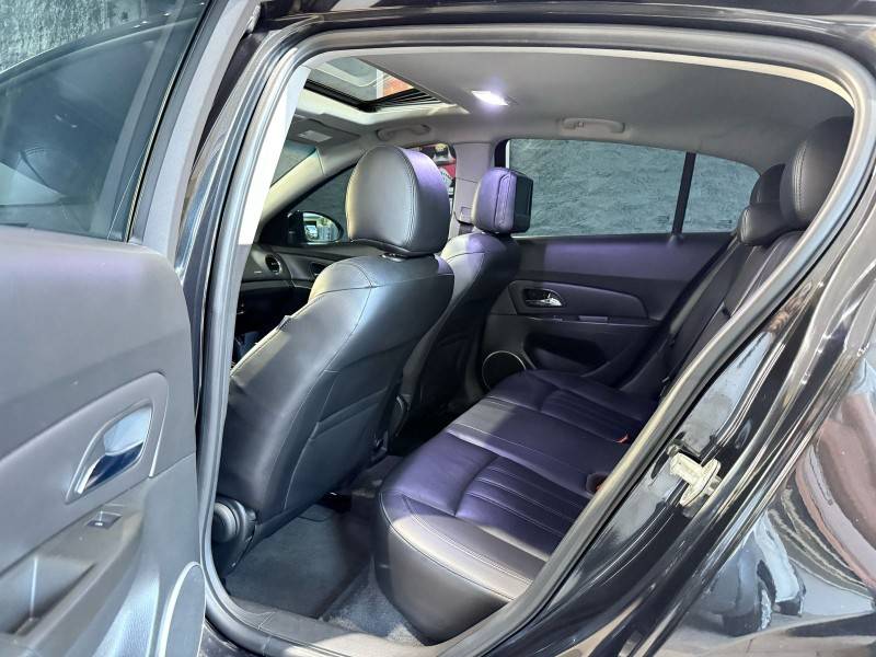 CHEVROLET - CRUZE - 2013/2014 - Preta - R$ 72.000,00