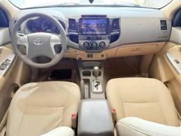 TOYOTA - HILUX SW4 - 2012/2012 - Prata - R$ 104.900,00