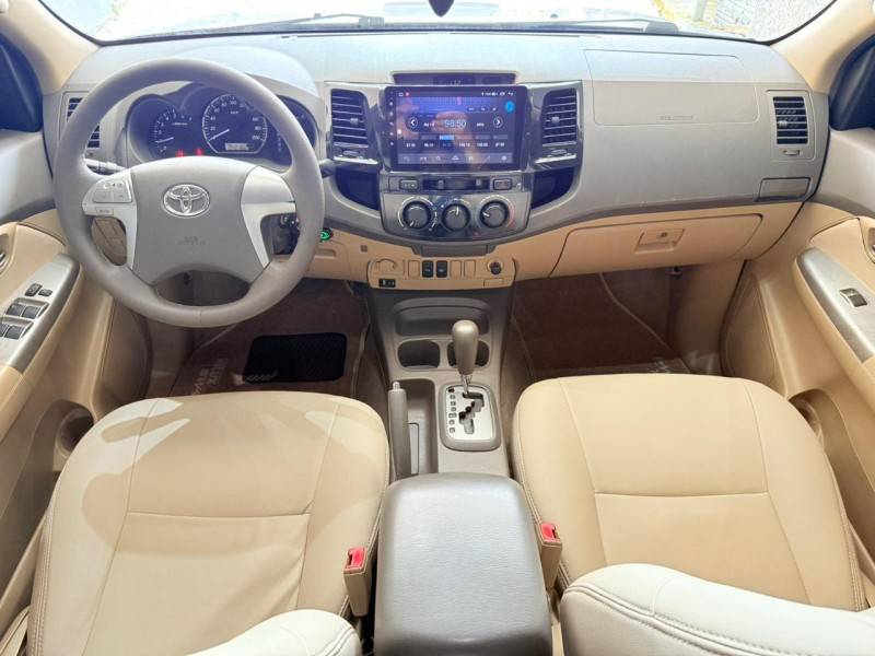 TOYOTA - HILUX SW4 - 2012/2012 - Prata - R$ 104.900,00