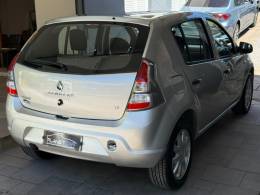 RENAULT - SANDERO - 2013/2014 - Prata - R$ 36.500,00