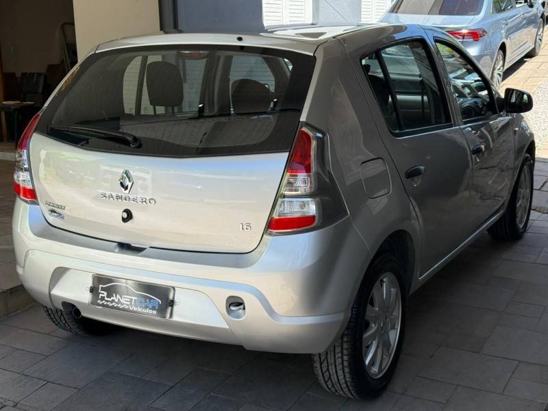 RENAULT - SANDERO - 2013/2014 - Prata - R$ 36.500,00