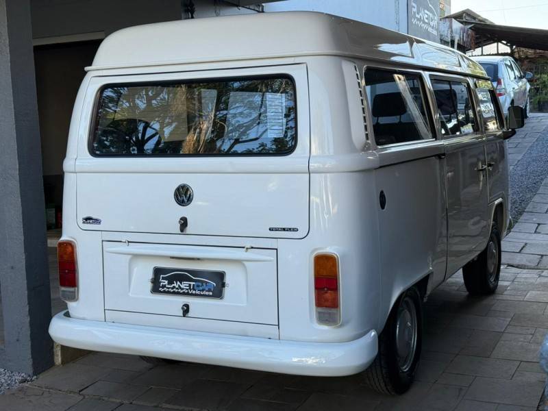 VOLKSWAGEN - KOMBI - 2006/2007 - Branca - R$ 40.000,00