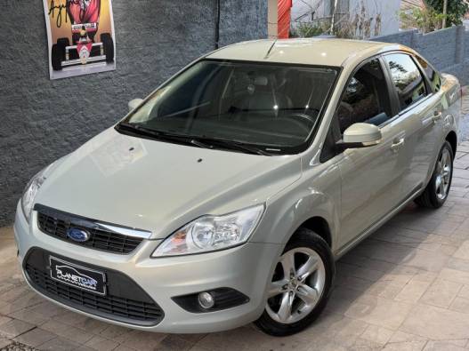 FORD - FOCUS - 2010/2011 - Prata - R$ 39.900,00