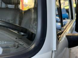 VOLKSWAGEN - KOMBI - 2006/2007 - Branca - R$ 40.000,00