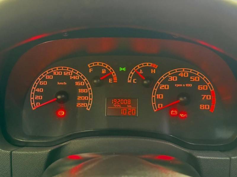 FIAT - PALIO - 2005/2006 - Branca - R$ 24.000,00