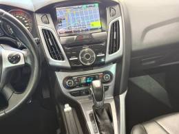 FORD - FOCUS - 2014/2015 - Branca - R$ 62.000,00