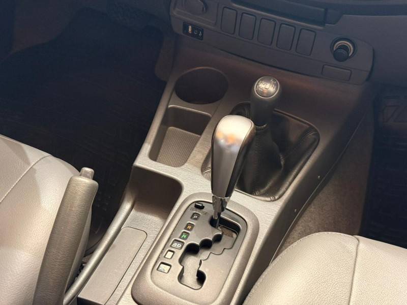 TOYOTA - HILUX - 2013/2013 - Prata - R$ 132.900,00